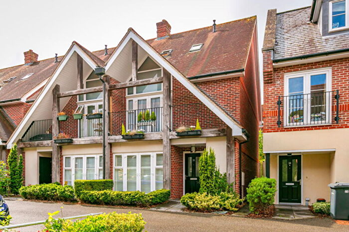 4 Bedroom Semi-Detached House For Sale In Romans Close, Boxgrove Gardens, GU1