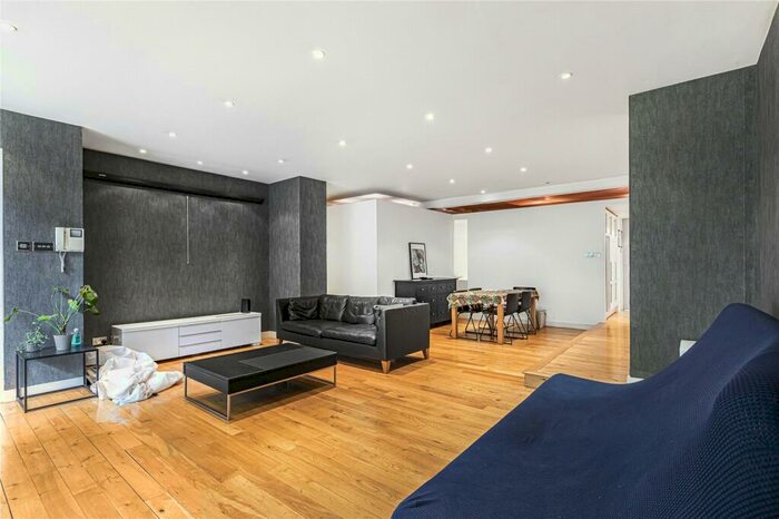 2 Bedroom Apartment To Rent In Martha's Buildings, London, EC1V