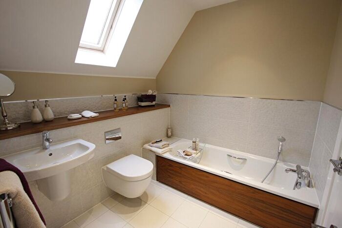 3 Bedroom Retirement Property For Sale In Durrants Drive Durrants Village, Faygate, West Sussex, RH12