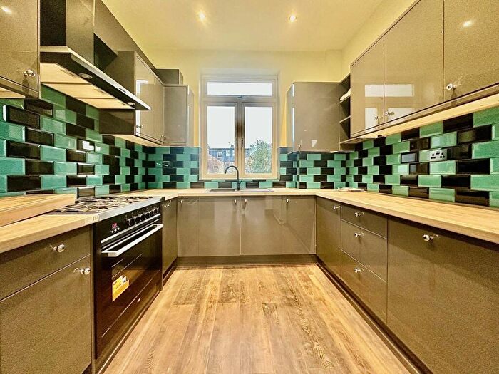 4 Bedroom Terraced House To Rent In Salisbury Road, Barnet, EN5