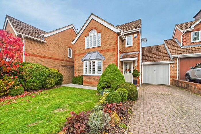 3 Bedroom Link Detached House For Sale In Foxglove Close, Winkfield Row, Bracknell, Berkshire, RG42