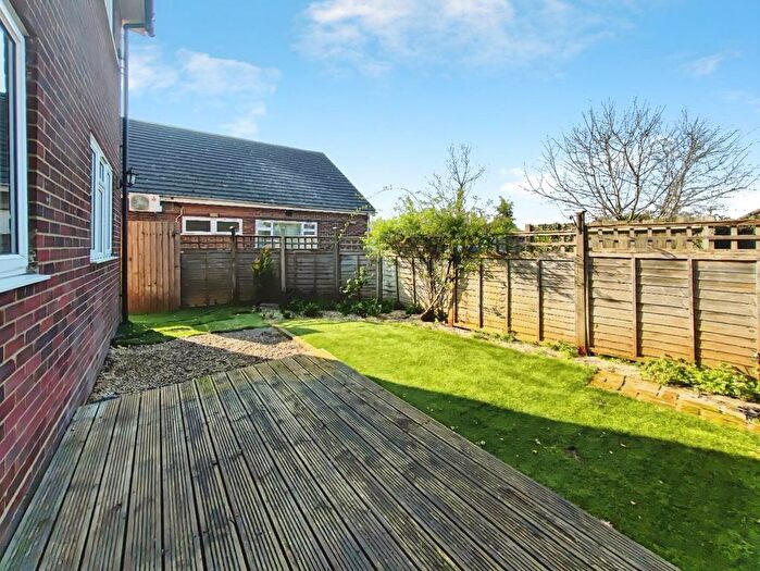 2 Bedroom Maisonette For Sale In Melbourne Avenue, Winnersh, Wokingham, RG41