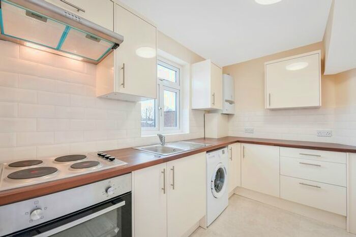4 Bedroom Maisonette To Rent In High Street, Whitton, Twickenham TW2