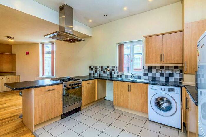 2 Bedroom Apartment To Rent In Taplin Road, Sheffield, S6