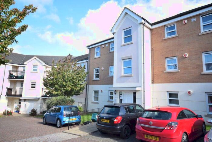 2 Bedroom Flat To Rent In Union Close, Bideford, EX39