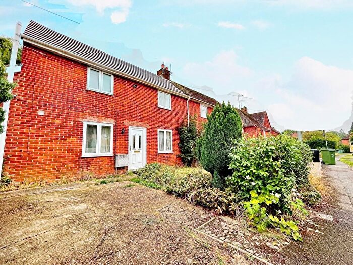 4 Bedroom Semi-detached House To Rent In Kings Avenue, Winchester, SO22