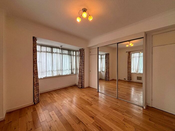 2 Bedroom Flat For Sale In Flat Wesley Court, - Weymouth Street, Marylebone, London, W1G