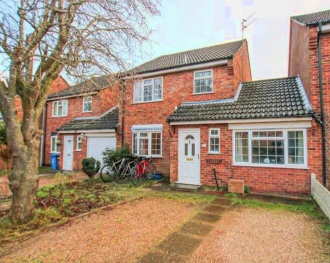 4 Bedroom Semi-Detached House To Rent In Fitzhenry Mews, Norwich, NR5