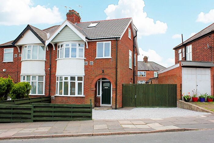 4 Bedroom Semi Detached House To Rent In Ashdown Avenue, Western Park, LE3