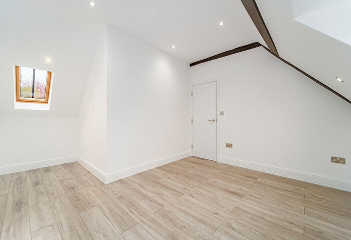 1 Bedroom Flat To Rent In Church Street, Walton-on-Thames, Surrey, KT12