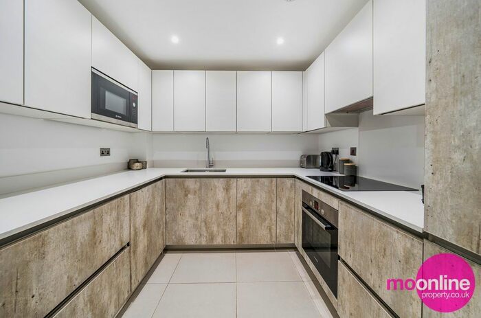 2 Bedroom Flat For Sale In London Road, Bushey, Hertfordshire, WD23
