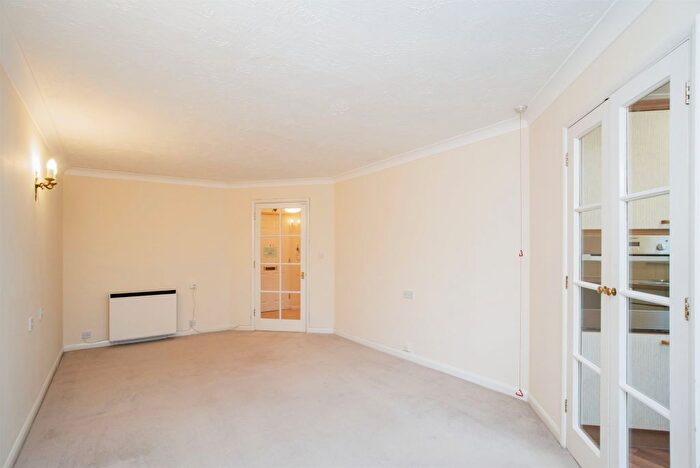 1 Bedroom Flat For Sale In Lower High Street, Watford, WD17