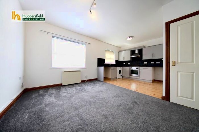 2 Bedroom Flat To Rent In Quarmby Road, Quarmby, Huddersfield, HD3