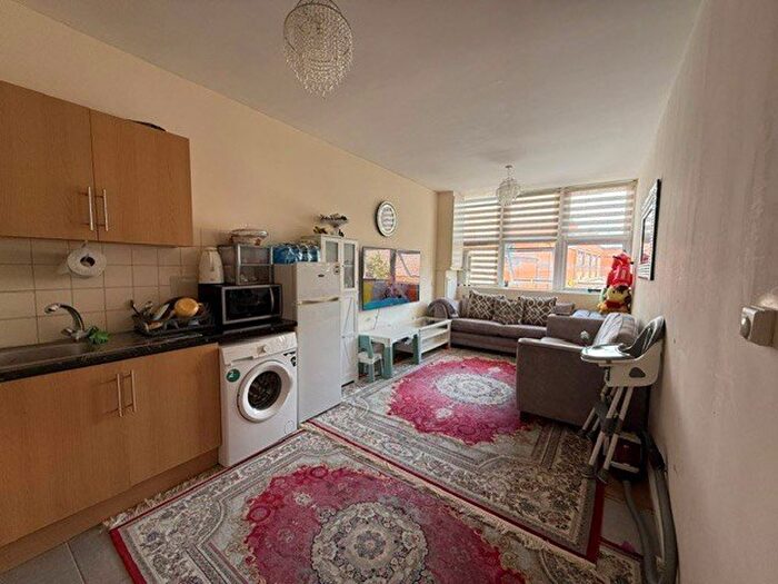 1 Bedroom Flat To Rent In High Street, Slough, SL1