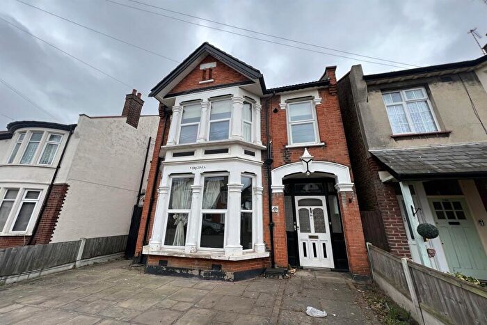 2 Bedroom Flat To Rent In Bedroom Ground Floor Flat In Southend On Sea, SS2