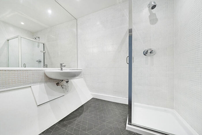 2 Bedroom Flat To Rent In Cross Street, Canonbury, N1