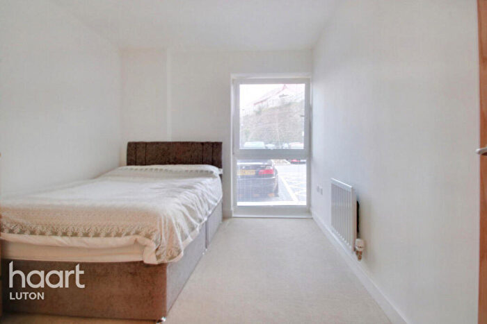 2 Bedroom Apartment For Sale In Stirling Drive, Luton, LU2