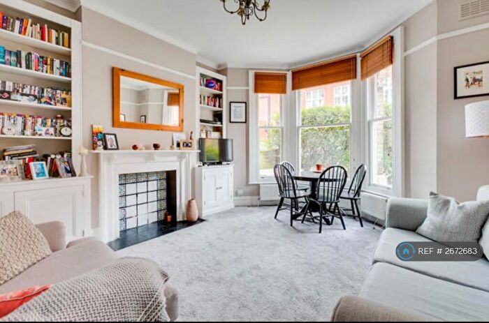 2 Bedroom Flat To Rent In Ilminster Gardens, London, SW11