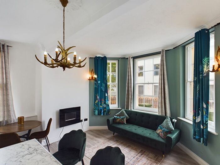 1 Bedroom Flat To Rent In School House, Bennington Street, GL50