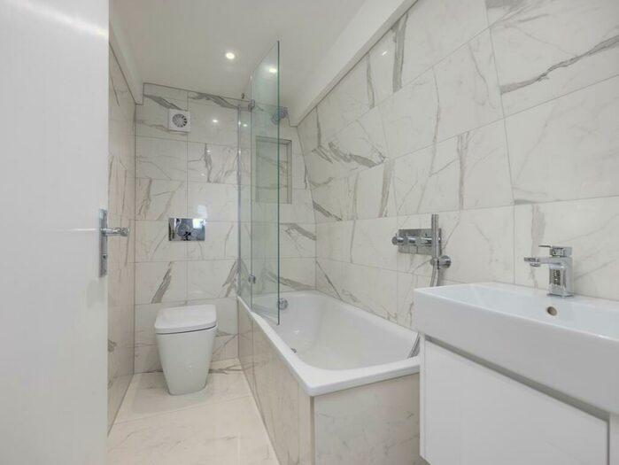 2 Bedroom Duplex To Rent In Old London Road, Kingston Upon Thames, Surrey, KT2