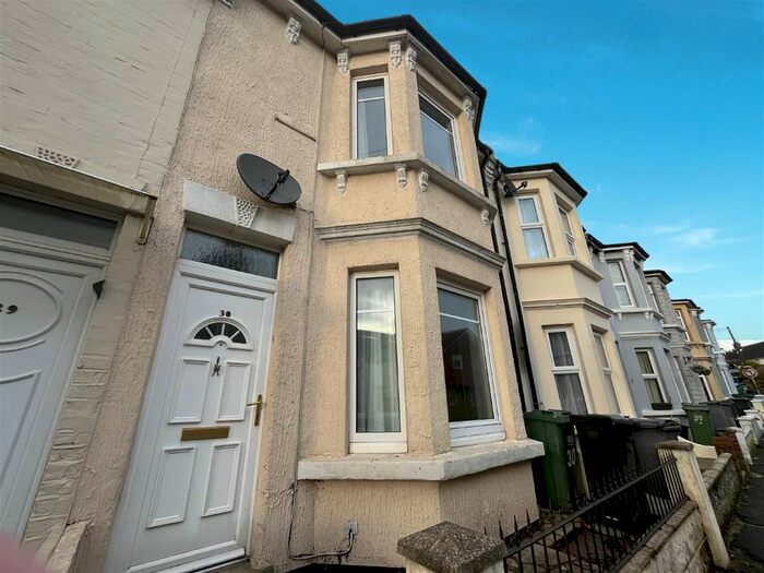 2 Bedroom Property To Rent In Grove Road, Hastings, TN35