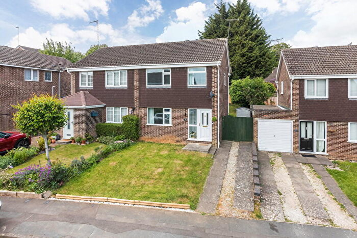 3 Bedroom Semi-Detached House For Sale In Whimbrel Way, Banbury, OX16