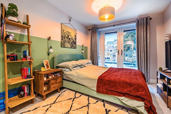 2 Bedroom Apartment For Sale In The Colonnade, Maidenhead, SL6