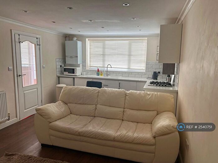 1 Bedroom Flat To Rent In Bishopscotes Road, Luton, LU3