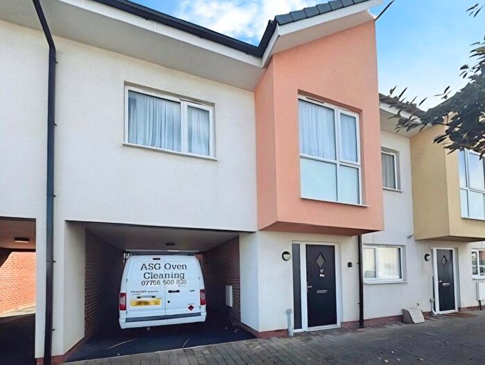 4 Bedroom Link Detached House To Rent In Robinson Road, Blackpool, Lancashire, FY1