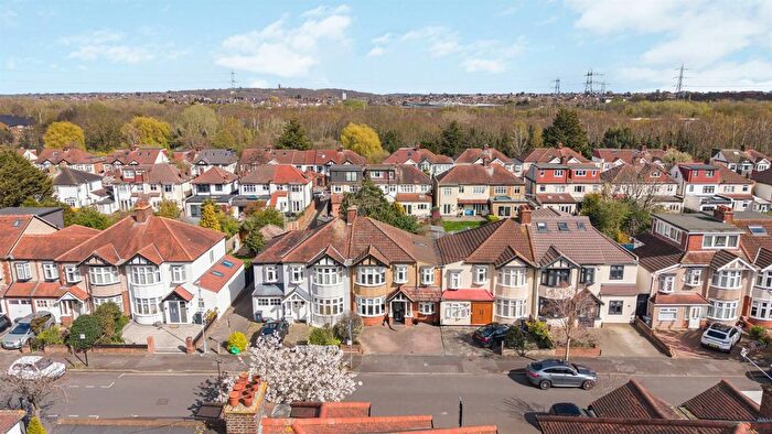 4 Bedroom Property For Sale In Cadogan Gardens, London, E18