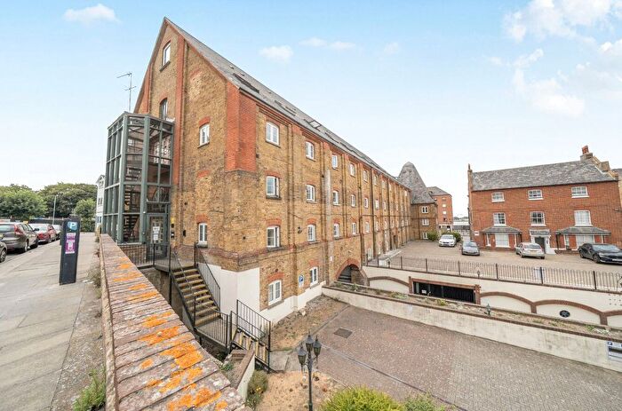 1 Bedroom Flat To Rent In Clifton Road, Gravesend, Kent, DA11