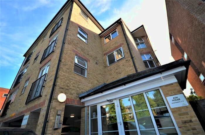 2 Bedroom Flat To Rent In Burnt Ash Hill, London, SE12