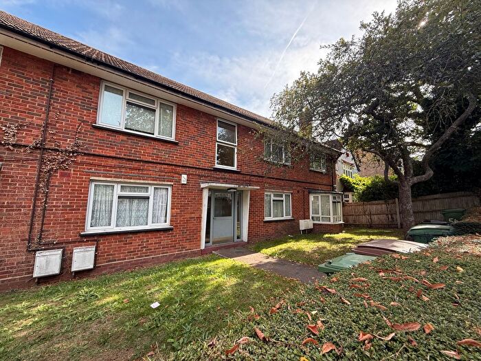 2 Bedroom Flat To Rent In Park Lane, Wallington, SM6
