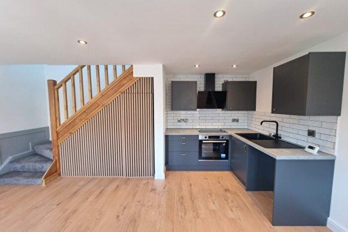 2 Bedroom Property To Rent In Causeway Street Forde Court, Cydweli, SA17