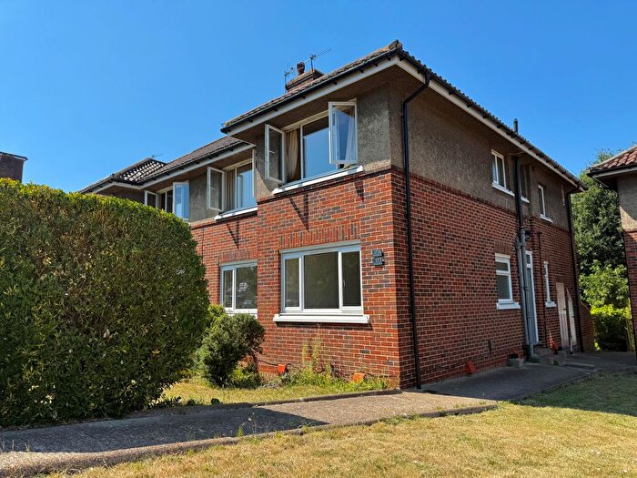 2 Bedroom Flat To Rent In Surbiton Hill Park, Surbiton, KT5