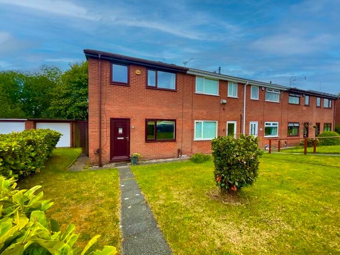3 Bedroom Mews To Rent In Lower Southfield, Westhoughton, Bolton, BL5