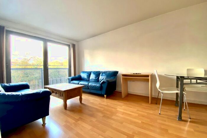 2 Bedroom Flat To Rent In Deals Gateway, London, SE13