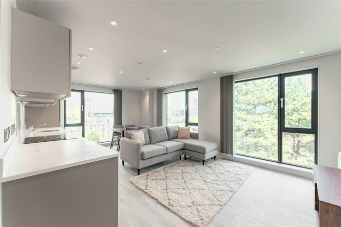 2 Bedroom Apartment To Rent In St Martins Place, Broad Street, Birmingham, West Midlands, B15