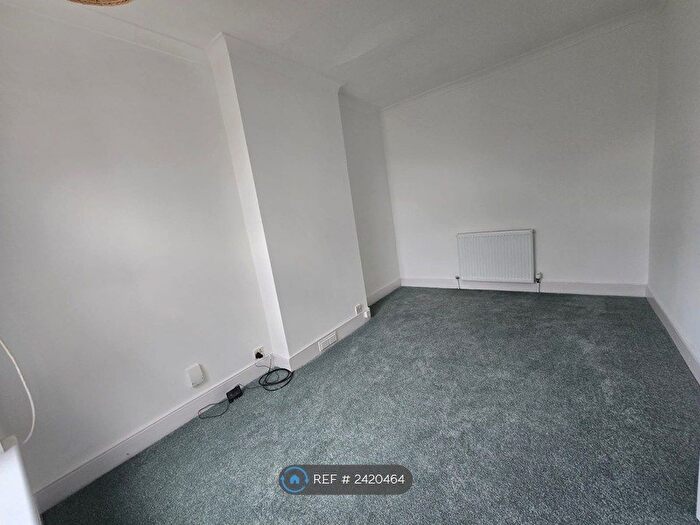 4 Bedroom Semi-Detached House To Rent In Hutland Road, Ipswich, IP4