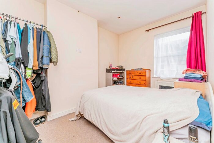 2 Bedroom End Of Terrace House For Sale In Oakley Street, Kettering, NN16