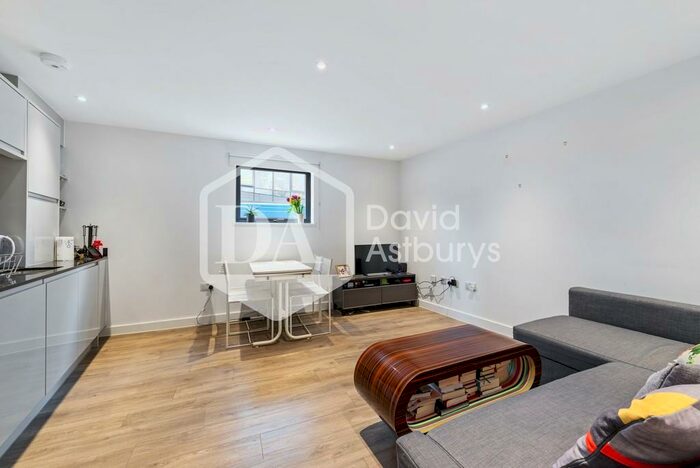1 Bedroom Apartment To Rent In Dollis Mews, Finchley Central, London, N3