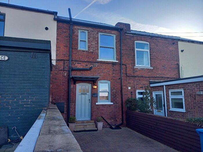 2 Bedroom End Of Terrace House To Rent In Clubmill Terrace, Chesterfield, Derbyshire, S40