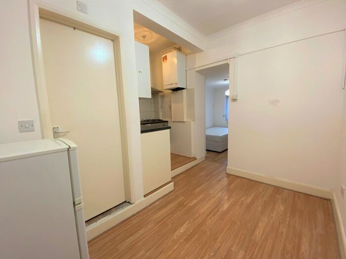 1 Bedroom Flat To Rent In Horn Lane, Acton, London, W3