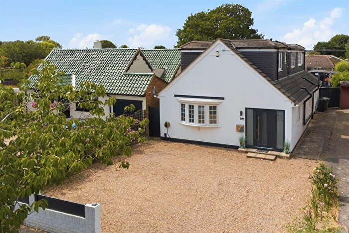 3 Bedroom Detached Bungalow For Sale In Jones Road, Goffs Oak, EN7