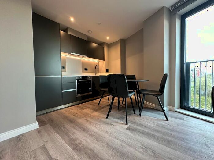 2 Bedroom Flat To Rent In Springwell Gardens, Springwell Road, Leeds, LS12