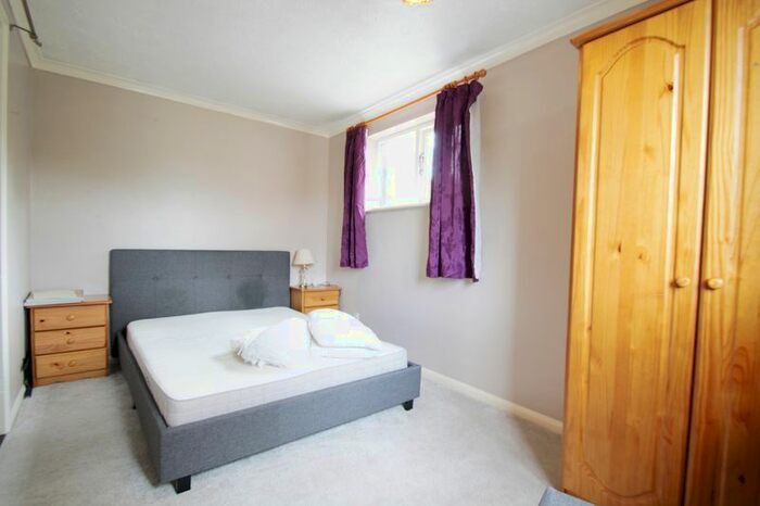 1 Bedroom Semi-Detached House To Rent In Frankswood Avenue, West Drayton, UB7