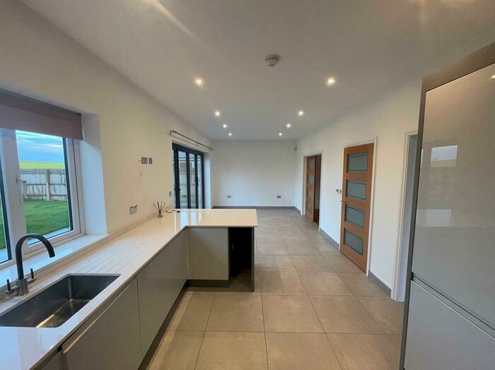 4 Bedroom Detached House To Rent In Swalllow Close, Yardley Road, MK46