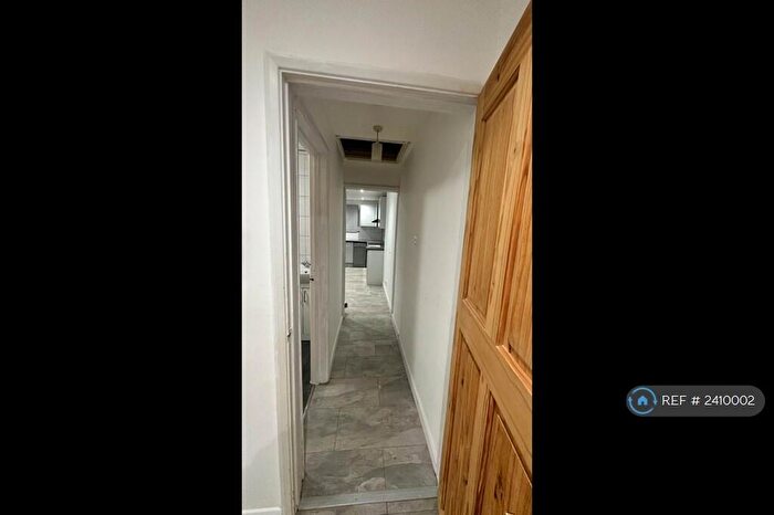 1 Bedroom Flat To Rent In Heath Lawn, Flackwell Heath, High Wycombe, HP10