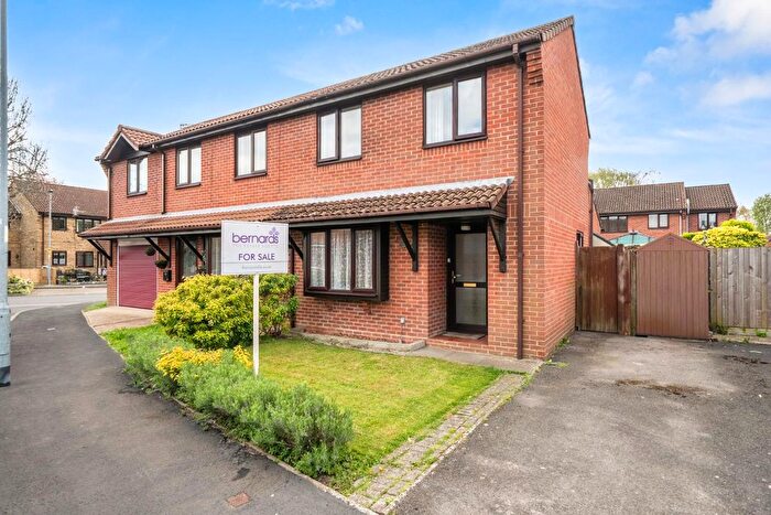 2 Bedroom Semi Detached House For Sale In Benham Drive, Portsmouth, PO3