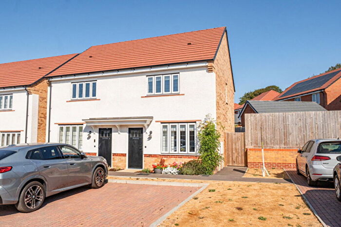 2 Bedroom Semi-Detached House For Sale In Carnoustie Road, Basingstoke, RG23